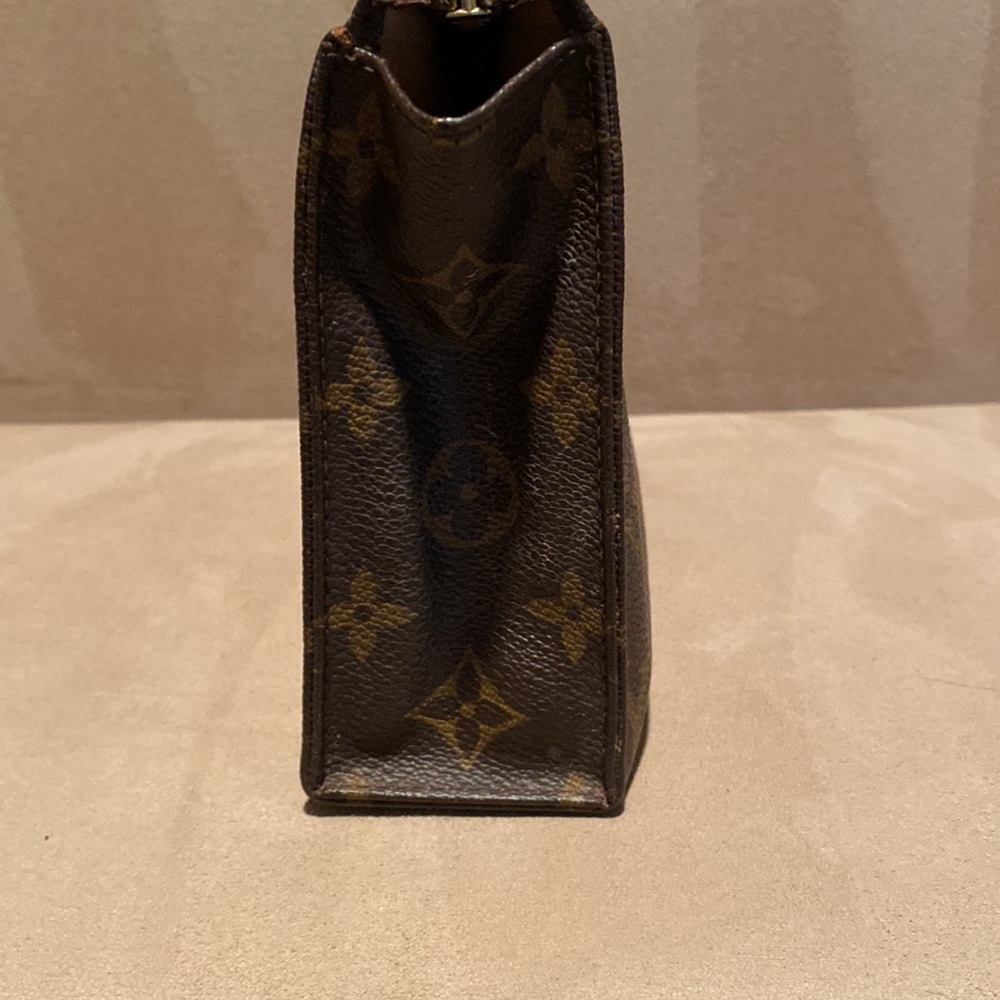 LV,  travel or make up case - Picture 2 of 10